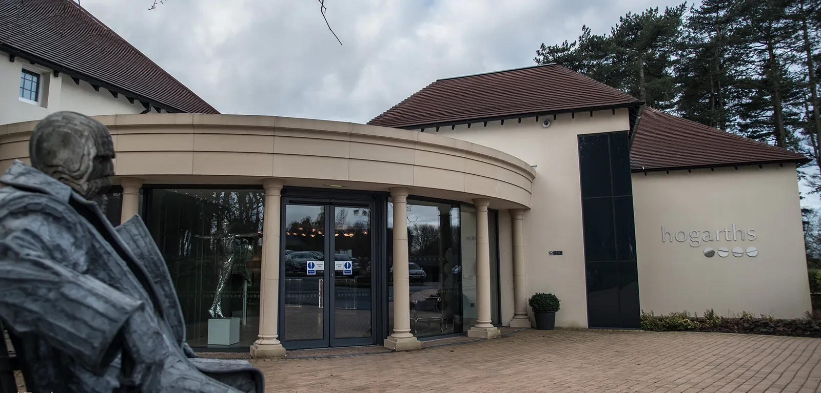 Hogarths Hotel